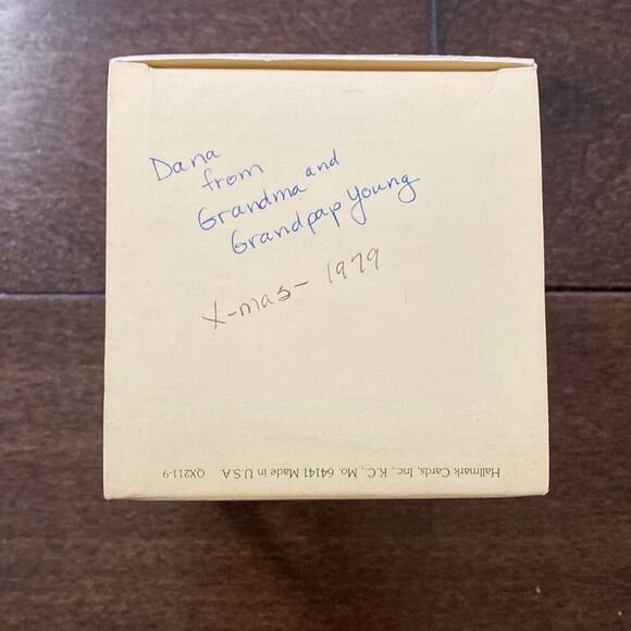 Vintage Hallmark keepsake unbreakable satin ornament Granddaughter 1979 - Picture 5 of 5